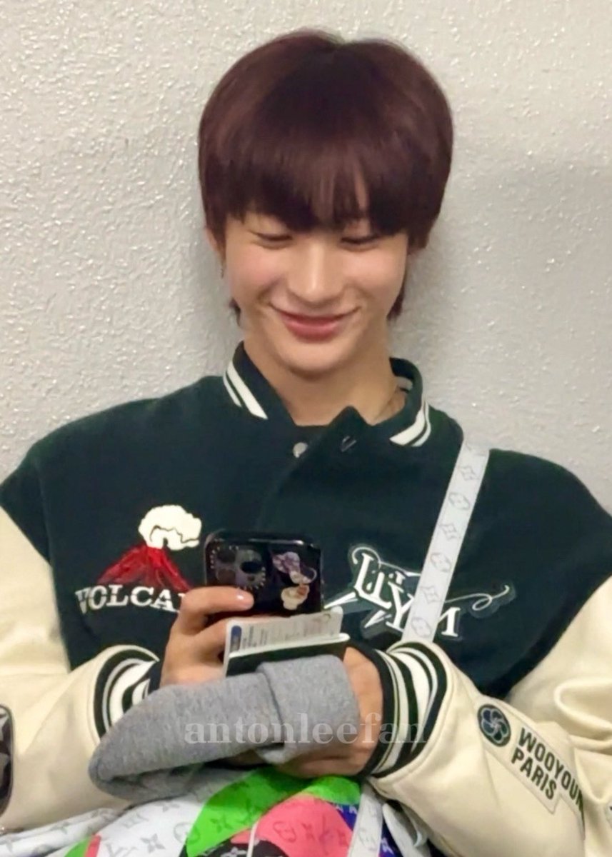 antonleefan's tweet photo. 차뇽이 머가 그리 재미진가요오 https://t.co/CghByJ1iOr