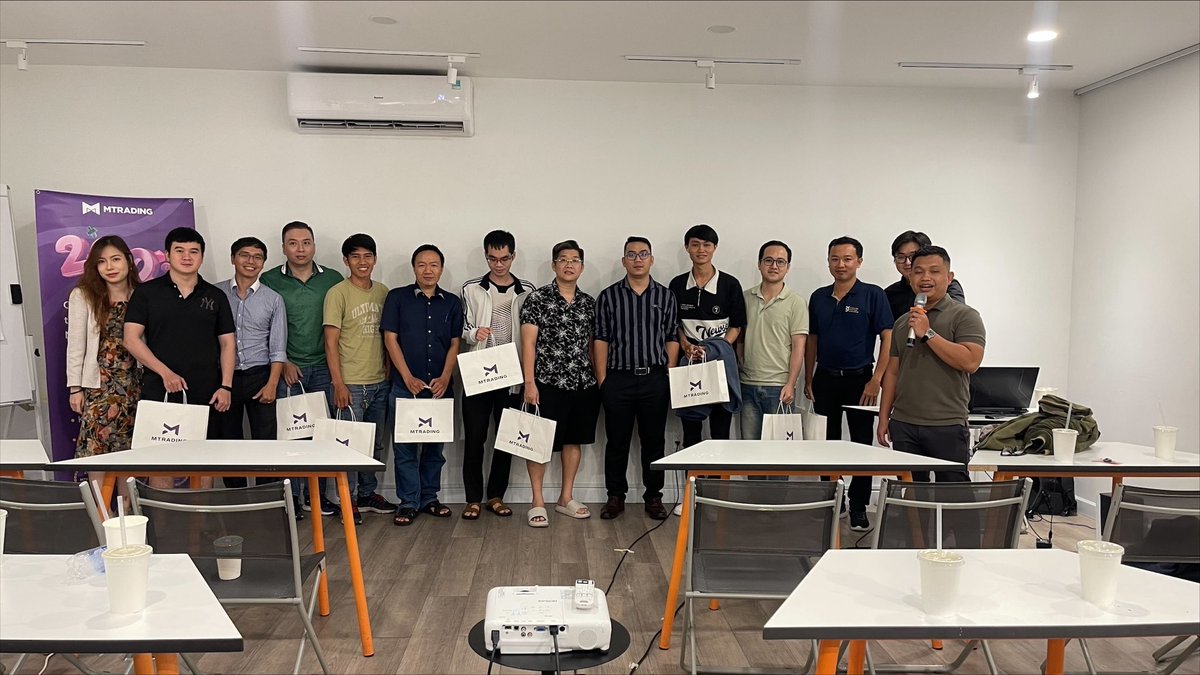 MTradingVietnam's tweet image. 🎉Chúc mừng #MPlusAcademy - đối tác chiến lược của MTrading đã có một buổi offline thành công tốt đẹp.

🙏Cảm ơn MPlus Academy và đã đem đến những kinh nghiệm vô cùng quý giá cho cộng đồng trader tại Việt Nam.

#mtrading #offlineforex #forextrading #dautungoaihoi