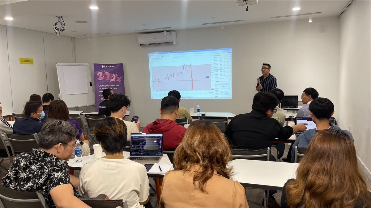 MTradingVietnam's tweet image. 🎉Chúc mừng #MPlusAcademy - đối tác chiến lược của MTrading đã có một buổi offline thành công tốt đẹp.

🙏Cảm ơn MPlus Academy và đã đem đến những kinh nghiệm vô cùng quý giá cho cộng đồng trader tại Việt Nam.

#mtrading #offlineforex #forextrading #dautungoaihoi