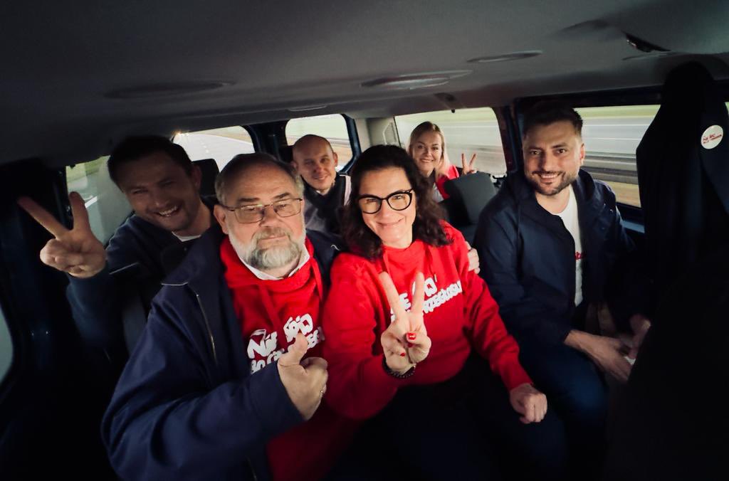 Aleksandra Dulkiewicz (@dulkiewicz_a) on Twitter photo Nie śpij bo Cię przegłosują! Od rana w trasie, bo kochamy Polskę, Pomorze i Gdańsk. Do zwycięstwa ✌️🇵🇱❤️ <a href="/takdlapolski/">Ruch Samorządowy Tak Dla Polski</a> #niespij #adamowicz Nie śpij bo Cię przegłosują! Od rana w trasie, bo kochamy Polskę, Pomorze i Gdańsk. Do zwycięstwa ✌️🇵🇱❤️ <a href="/takdlapolski/">Ruch Samorządowy Tak Dla Polski</a> #niespij #adamowicz