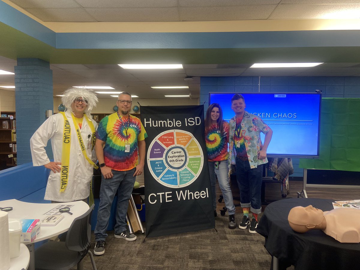 It was so awesome seeing so many future <a href="/HumbleISD_CTE/">Humble ISD CTE</a> students at <a href="/HumbleISD_FE/">Foster Elementary</a> ‘s Spike’s Game of Life!! Good times with @RickliCTE, <a href="/Morales_CTE/">Jose Morales</a>, &amp; <a href="/MrWidmier/">Geoff Widmier</a> sharing about the  Wheel! #humbleisdcte <a href="/HumbleISD/">Humble ISD</a>