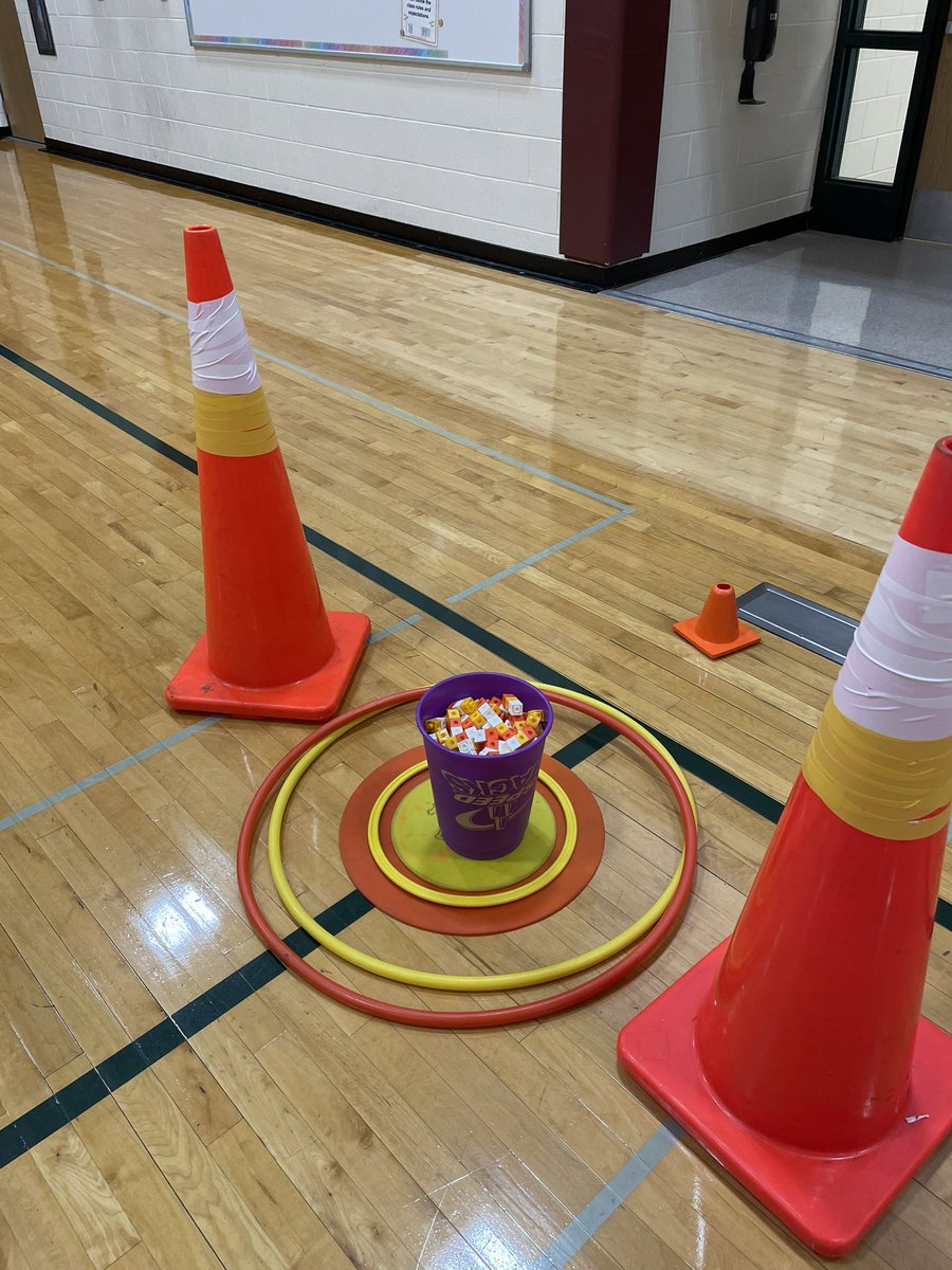 BarbaraBorden9's tweet photo. Candy Corn Crush in #PhysEd Working on #underhand throwing, #rolling, #teamwork, and #Sportsmanship @GP157c https://t.co/yLdOv9Ocg3