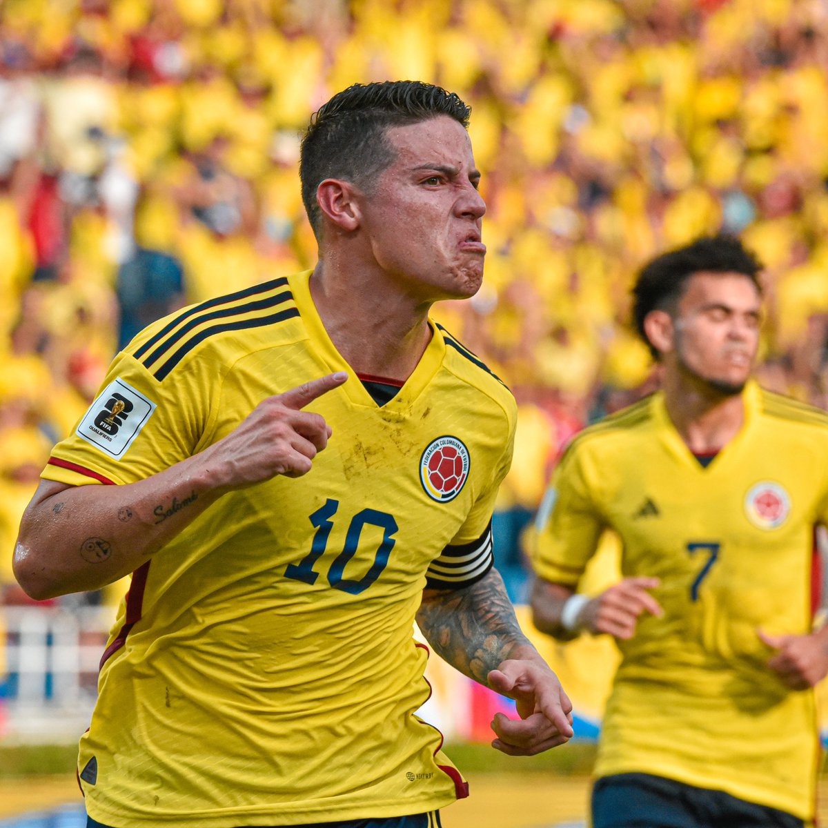 jamesdrodriguez's tweet photo. ¡Vamos por más! Tenemos una nueva oportunidad el martes. 💛💙❤️ https://t.co/uzh5ZxTc50