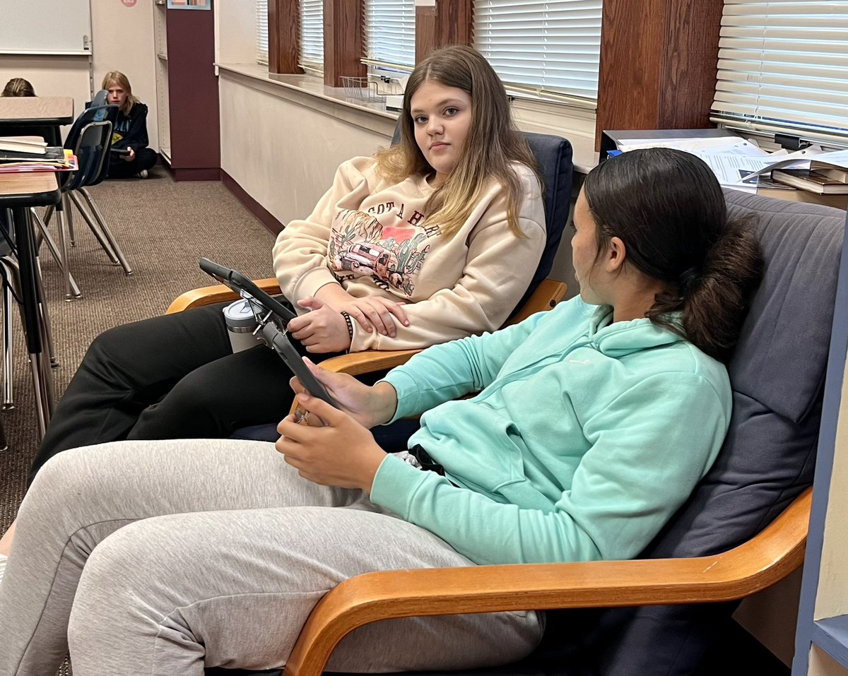 Tori_Grable's tweet photo. These 8th graders are collaborating (not cheating) in small groups on their end-of-quarter English assessment. They are each other’s best resources. #WeAre409 https://t.co/0gbfVknX07