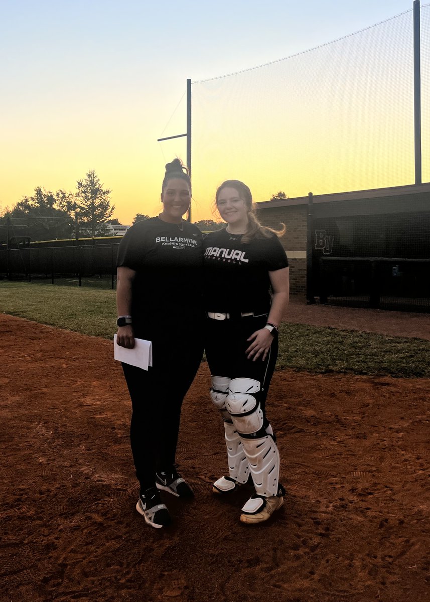 natpiccirilli27's tweet photo. Thank you, Coach, for a great catching workout this evening! I enjoyed talking and learning from you and the players.  @nicolee_bechtel @C_delahaba5 @BUKnightsSB @ManualSoftball https://t.co/JG1oh6Gtho