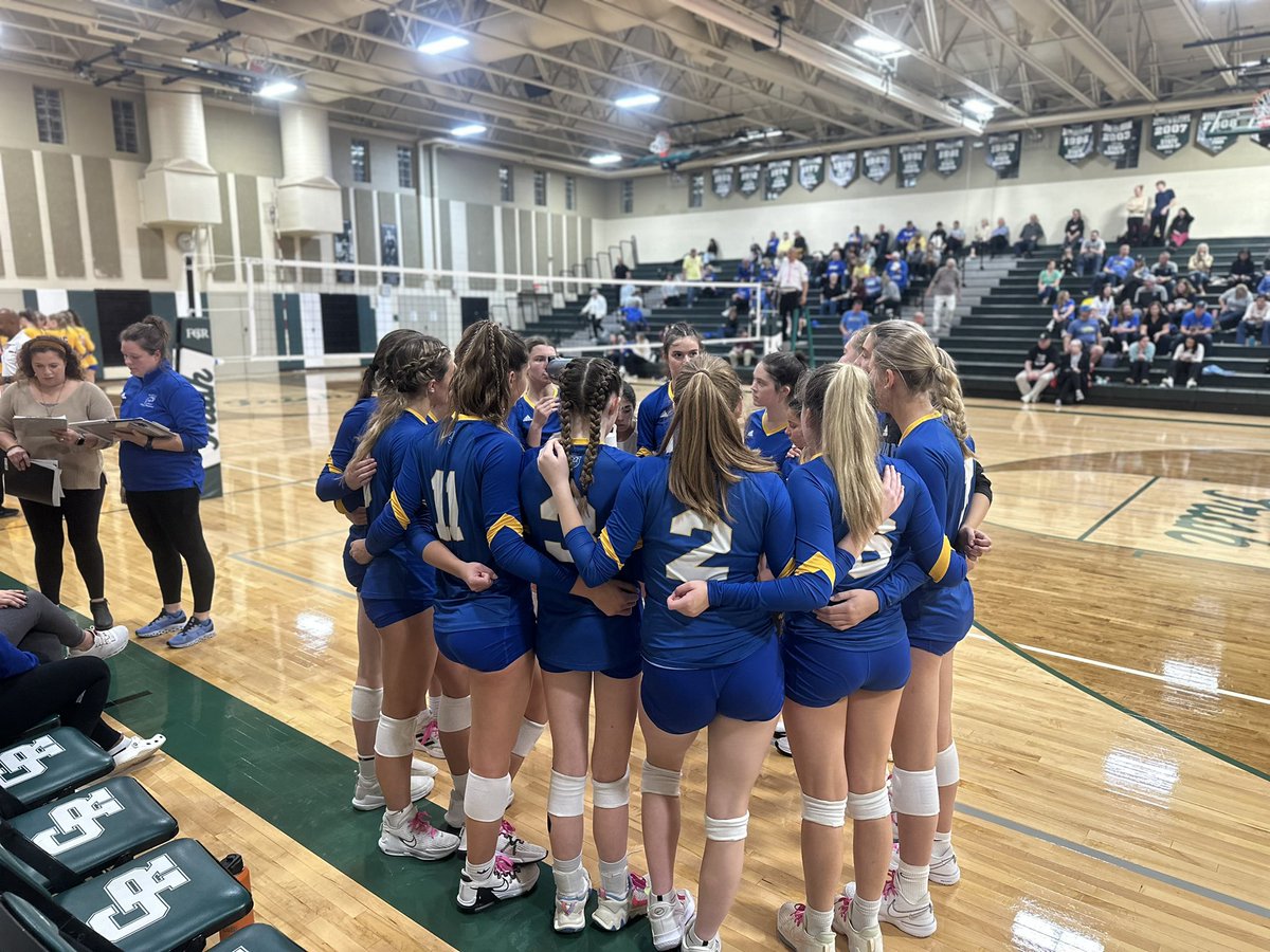 marianathletics's tweet photo. Mustangs drop set 2, 25-15 and we’re knotted up at 1-1 in the @CHSL1926 championship against @suaarrows. #MarianStrong https://t.co/Ra4OVXgnG9