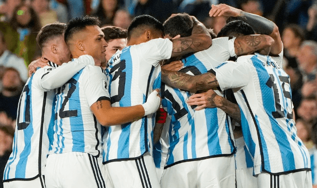 Argentina derrota Paraguai e lidera as Eliminatórias