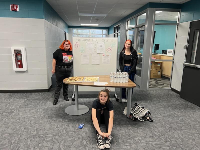 ZumbroEducation's tweet photo. ALC student leaders, Clara, Chloe and Marissa welcome students families to fall conferences with fresh chocolate chip cookies! https://t.co/IhmCD3ueOA