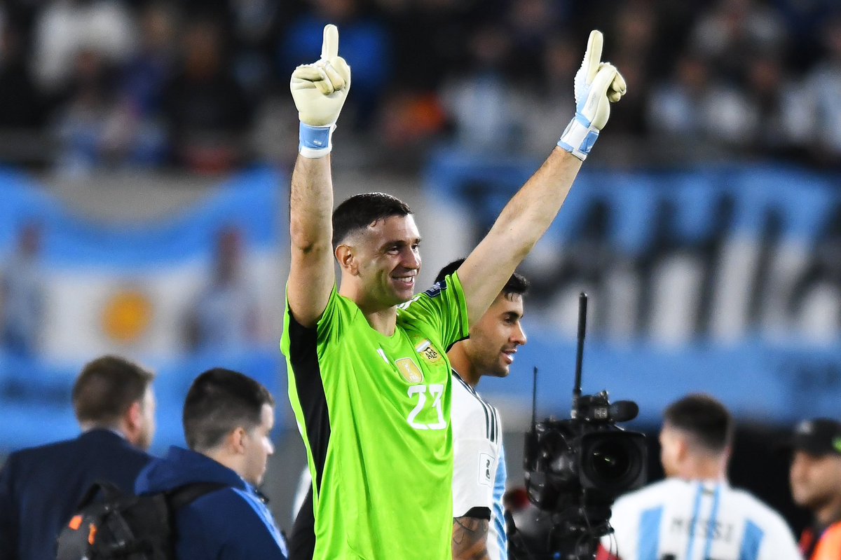 🇦🇷 Emiliano Martínez hasn’t conceded a goal in Argentina National Team for 622 minutes.

Last one: Mbappé in World Cup final, almost 10 months ago.

New record in the history of Argentina.