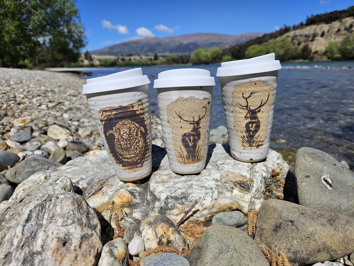 EsperanceS22804's tweet photo. Here are those cups finished in a classic white. Somewhere up on the hill behind are my merinosheep that need shearing !!
#wildclay #keepcup #Stags #merinos #nz #nzartist https://t.co/Aeen75H09A