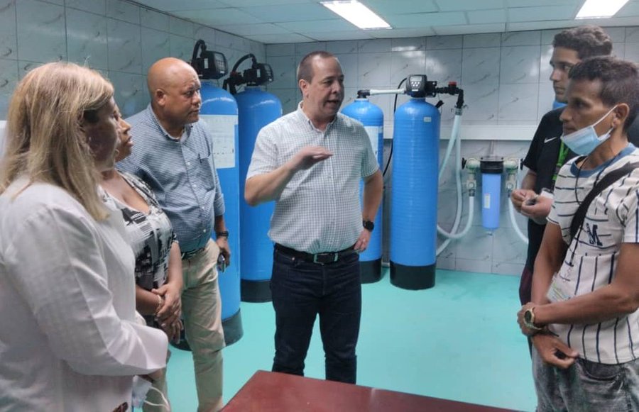 MINSAPCuba's tweet photo. |@japortalmiranda: Como parte del equipo de Gobierno encabezado por el @MMarreroCruz  que visitó hoy  Guantánamo, recorrimos varias instituciones de Salud y chequeamos el comportamiento de servicios que desde las instituciones médicas se brindan.

👉 https://t.co/XDyWrGOG3O https://t.co/j3bdEmWSst
