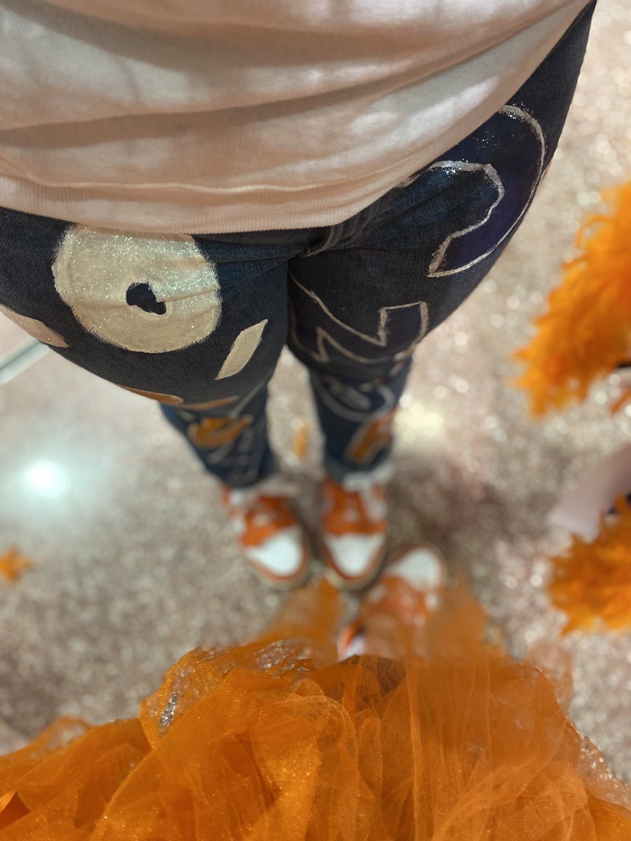 BHS_Broncos's tweet photo. 👟 When the Principal’s ⁦@msfljames⁩ shoe game matches her kids! 😄👌 🧡🧡🧡#MatchingShoes #ProudPrincipal https://t.co/HSoZUyXNDr