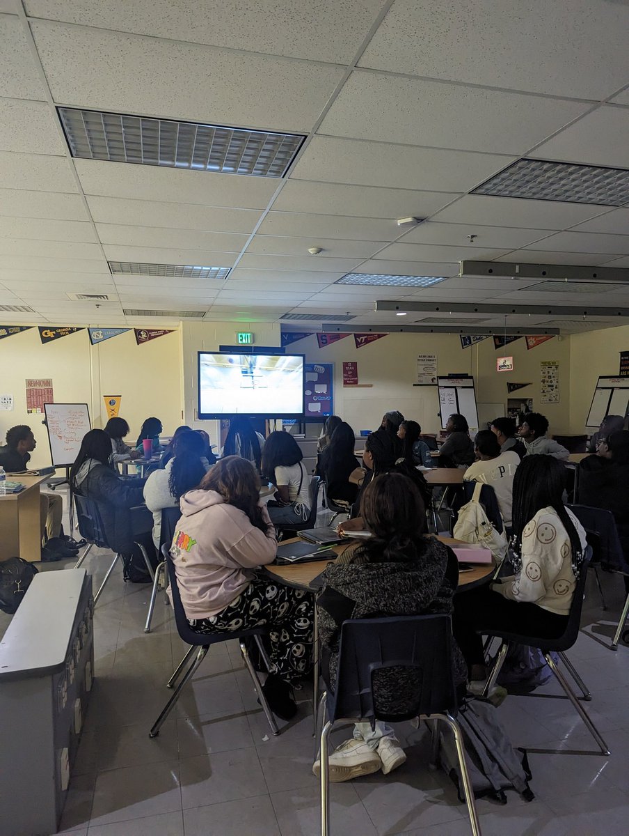 MrsSannaNTHS's tweet photo. Just some pics of our #AVIDvibe for Thursday. Students watched our @AVID4College house videos and we have our senior insta profiles up! 😊 @NTHS_Titans @MrMartinNTHS @arb7102 @rafe_park @BCPS_AVID https://t.co/bA5VhajQdD