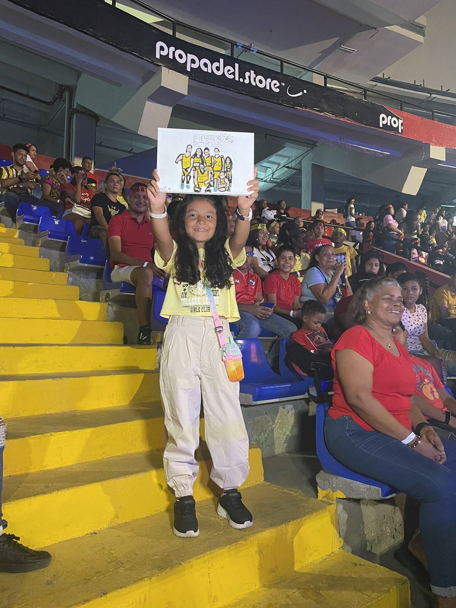 ¡QUE HERMOSO! 😍😍😍

Esta pequeña llegó al Roberto Durán demostrando su apoyo full a los amarillos. 🤩🤩

💛💛💛💛💛🫶🏻🫶🏻

#Calle7Panama #C7PA #FiebreAmarilla #FuriaRoja #MedcomDigital #Telemetro