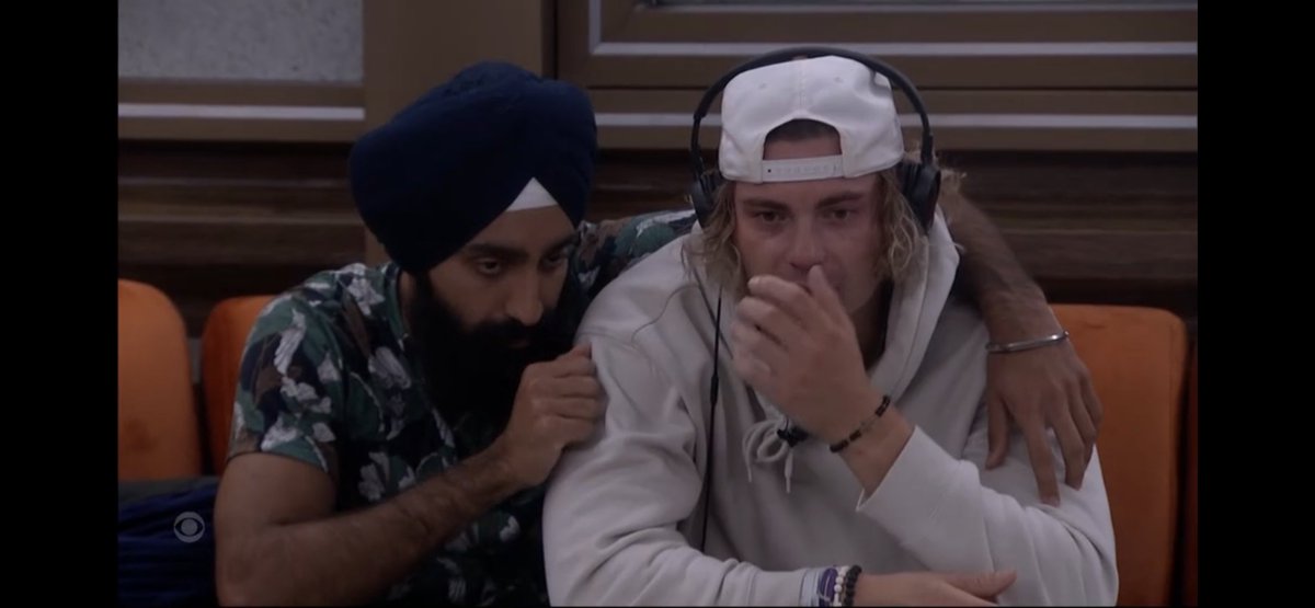 89razorskate20's tweet photo. The things we take for granted being able to hear, I feel for Matt and how much harder it is to play Big Brother bc it is a game of whispers. He’s done a great job and the majority of his HGs have helped him along the way #BB25 https://t.co/GEfr5IjhSm