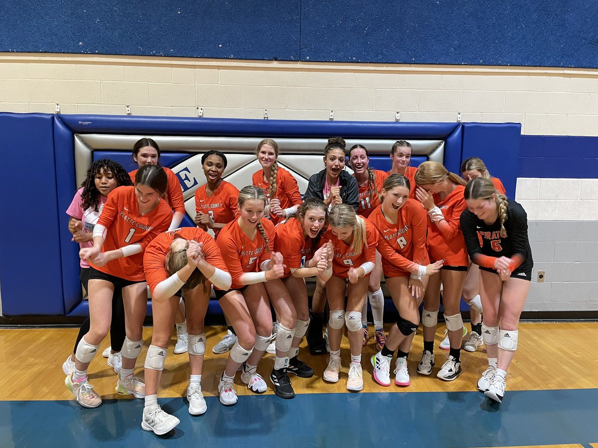 SUBURBAN WHITE CONFERENCE CHAMPIONS!!!! LET’S GOOOOO!!! 
So proud of our girls! Could not be more excited for post season! 
Districts at HOME
Tuesday @ 6:00pm vs KC East