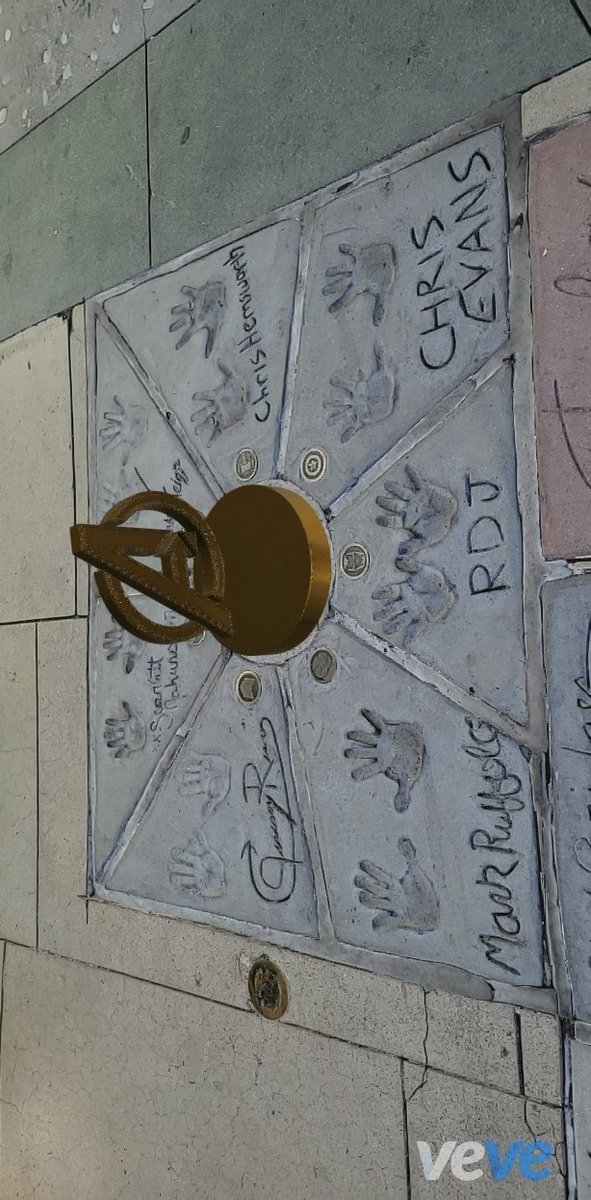 BLEEZY04's tweet photo. On Hollywood's walk of Fame with the avengers collectible from @veve_official #Stanlee #marvel #cali #Collectibles #veve #Advenger https://t.co/CfGwK0X19x