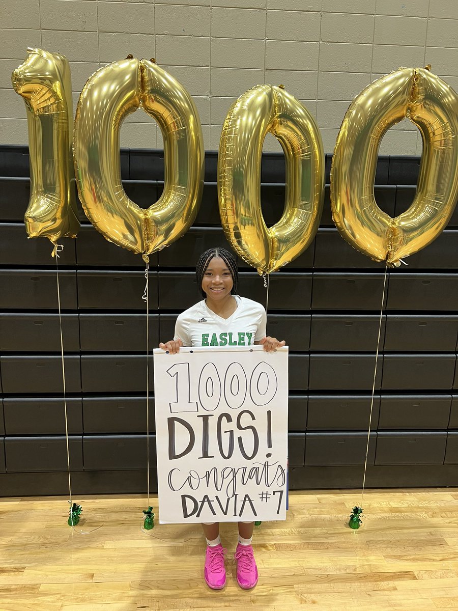 davia_simmons's tweet photo. An AMAZING way to end my senior year💚 @Easley_Vball @EHS_GamedayLIVE https://t.co/pZ0n3raUBd