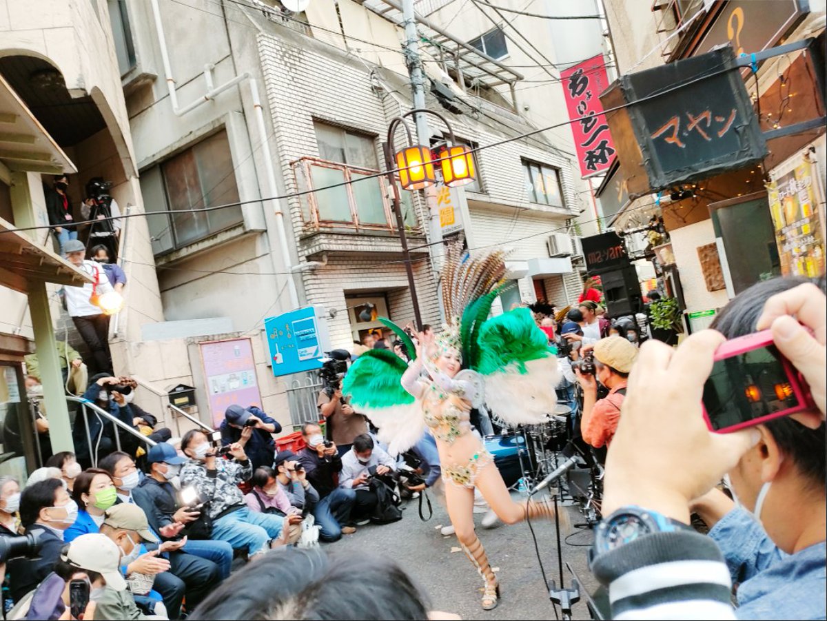 h_moonroad's tweet photo. ムーンロード秋まつり、当日のパフォーマンス その4。Samba B.B.M.さんのサンバ。#ムーンロード #サンバ #秋まつり #東中野 https://t.co/TihggdBWYK