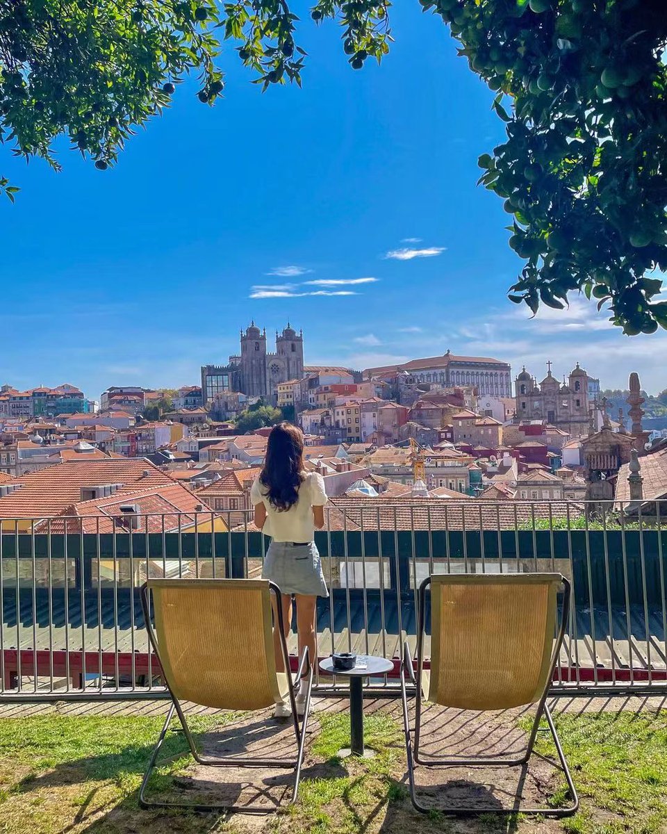 ideabox7's tweet image. 나만 알고픈 ‘숨겨진’ 포르투 야외 루프탑 카페:) - ALLTHATTRAVEL - go.shr.lc/3RY2MaH
