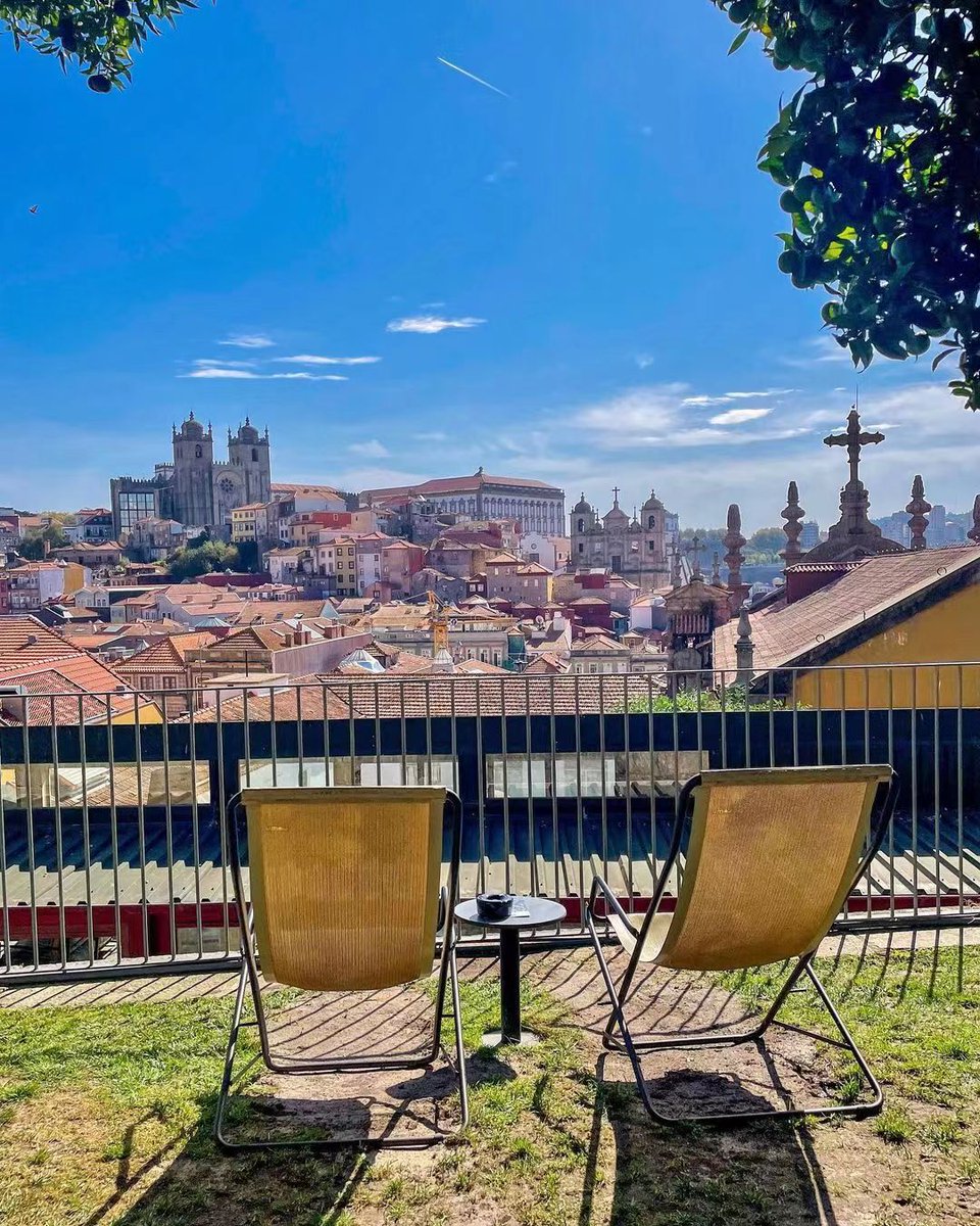 ideabox7's tweet image. 나만 알고픈 ‘숨겨진’ 포르투 야외 루프탑 카페:) - ALLTHATTRAVEL - go.shr.lc/3RY2MaH