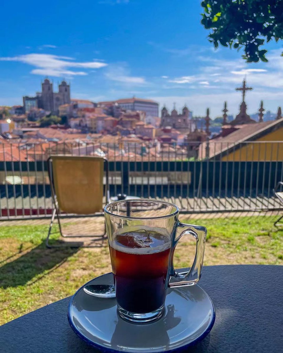 ideabox7's tweet image. 나만 알고픈 ‘숨겨진’ 포르투 야외 루프탑 카페:) - ALLTHATTRAVEL - go.shr.lc/3RY2MaH