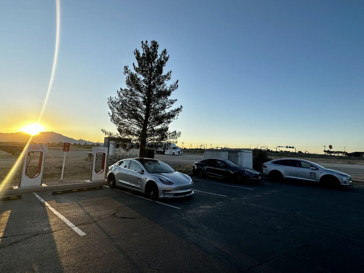 ClubSmashBanana's tweet photo. The first all-electric convoy with a cargo trailer supplying an Esports Major across the country. The future is now! ⚡️LA, CA ➡️ Waco, TX

Massive thanks to @Tesla and @elonmusk for making this possible

Now please let us do it with a @cybertruck 🙏 https://t.co/CH3k6CdarN