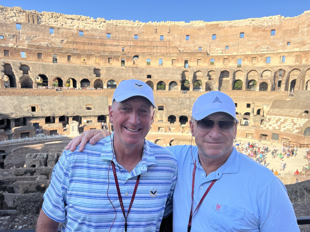 Just two supes standing in front of the first stadium green. ⁦<a href="/SfurlongScott/">Scott Furlong</a>⁩ #golfcoursearchitecture