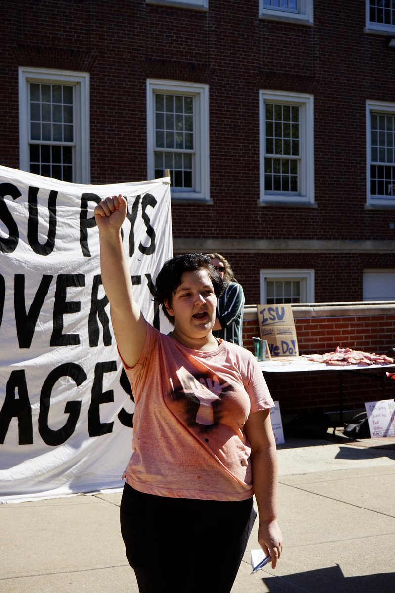 Today’s rally showed that we are ready to fight for a fair contact! Thank you everyone who expressed support and solidarity✊

$46 raise for master’s students and $146 for PhD - this is beyond insulting
#isu #illinoisstateuniversity #gradworkers #unionstrong