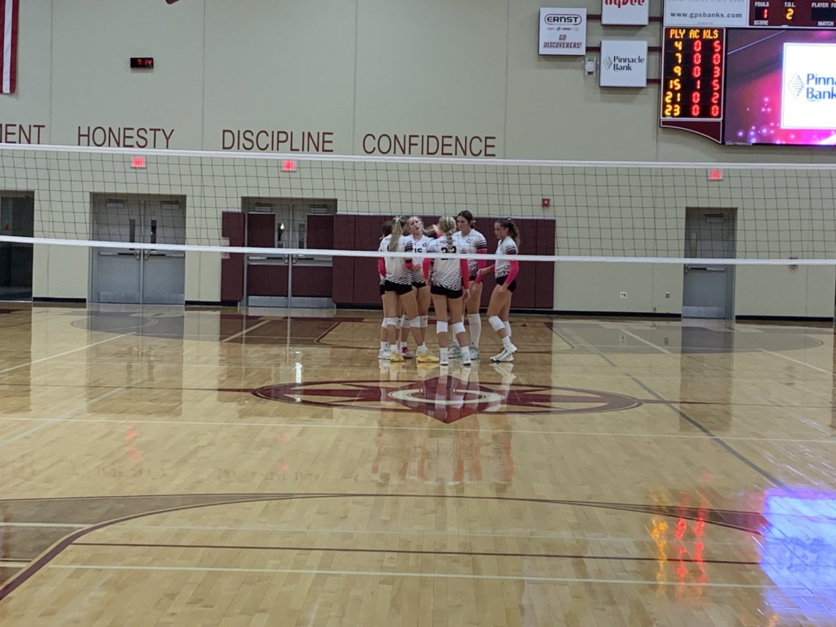 tkwapnioski's tweet photo. Great atmosphere at the #Anchor tonight as the ⁦@DiscovererWay⁩ #VBTeam takes the win over ⁦@npspanthers⁩ 3 sets to 0.  #VBSeniors #TheDiscovererWay #MaroonCupPoints ⁦@CTelegramSports⁩ ⁦@NebPreps⁩ #PinkOut https://t.co/hBISmKtTlT