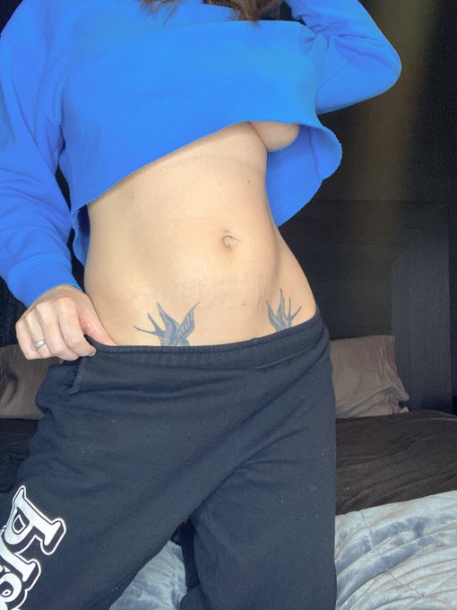 I'll be LIVE on OnlyFans at 7:00pm pst (that's in less than 30 minutes!).   Be there or be square 😏 https://t<a href="/tag/mvsales"class="tags"><span>#mvsales</span></a>