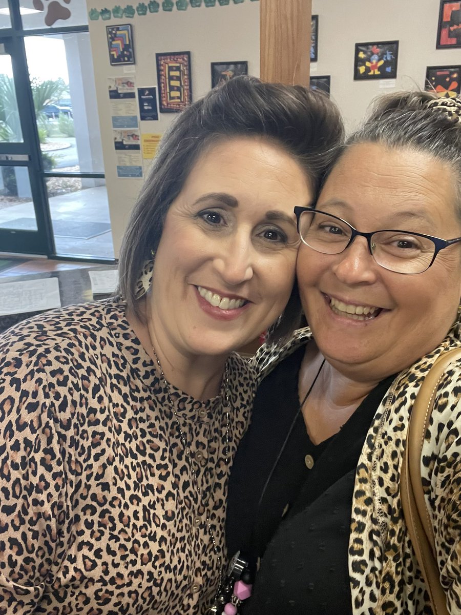 cironek1219's tweet photo. When you have best friends and you get to work with them every day!!! #celebratelps https://t.co/hppbhlKkCX