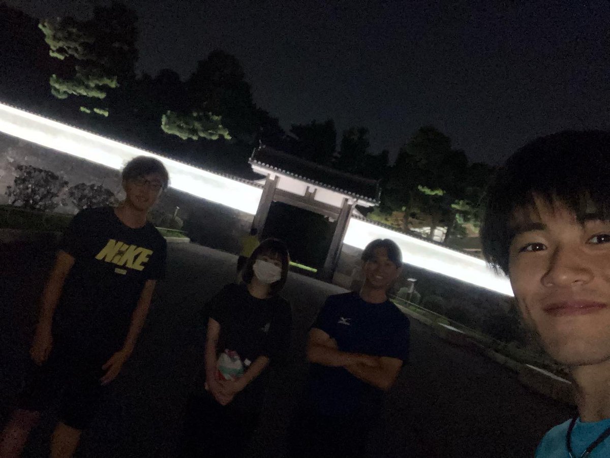 Waseda_ChocoEt's tweet photo. 昨日、活動を行いました！
皇居を1周、歩いたりゆっくり走ったりしました！全員久しぶりの運動でしたが、涼しい夕方から適度な運動が出来て気持ちよかったです～🌱

ゆっくりなペースなので、運動が得意じゃない方や走るのが遅い方もご心配無く！ぜひ皆さんも一緒に走りましょう～🏃‍♂️

#早稲田サークル https://t.co/8CGGRjJS1a