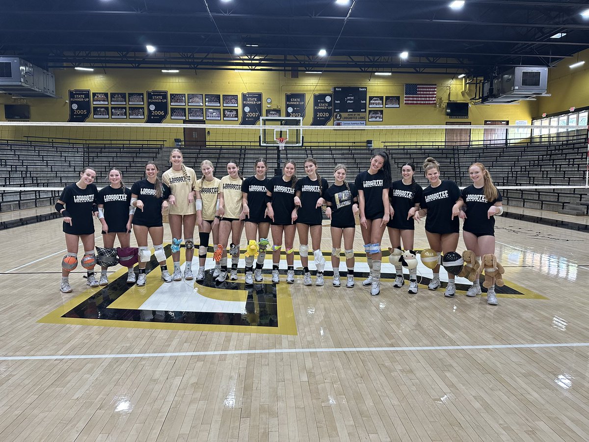 LoogooteeVball's tweet image. Anything BUT Kneepads Practice🏐 

Thank you to the Nonte Family for hosting dinner and Chris Bledsoe for Crumbl Cookie!! 🍪 #SectionalWeek