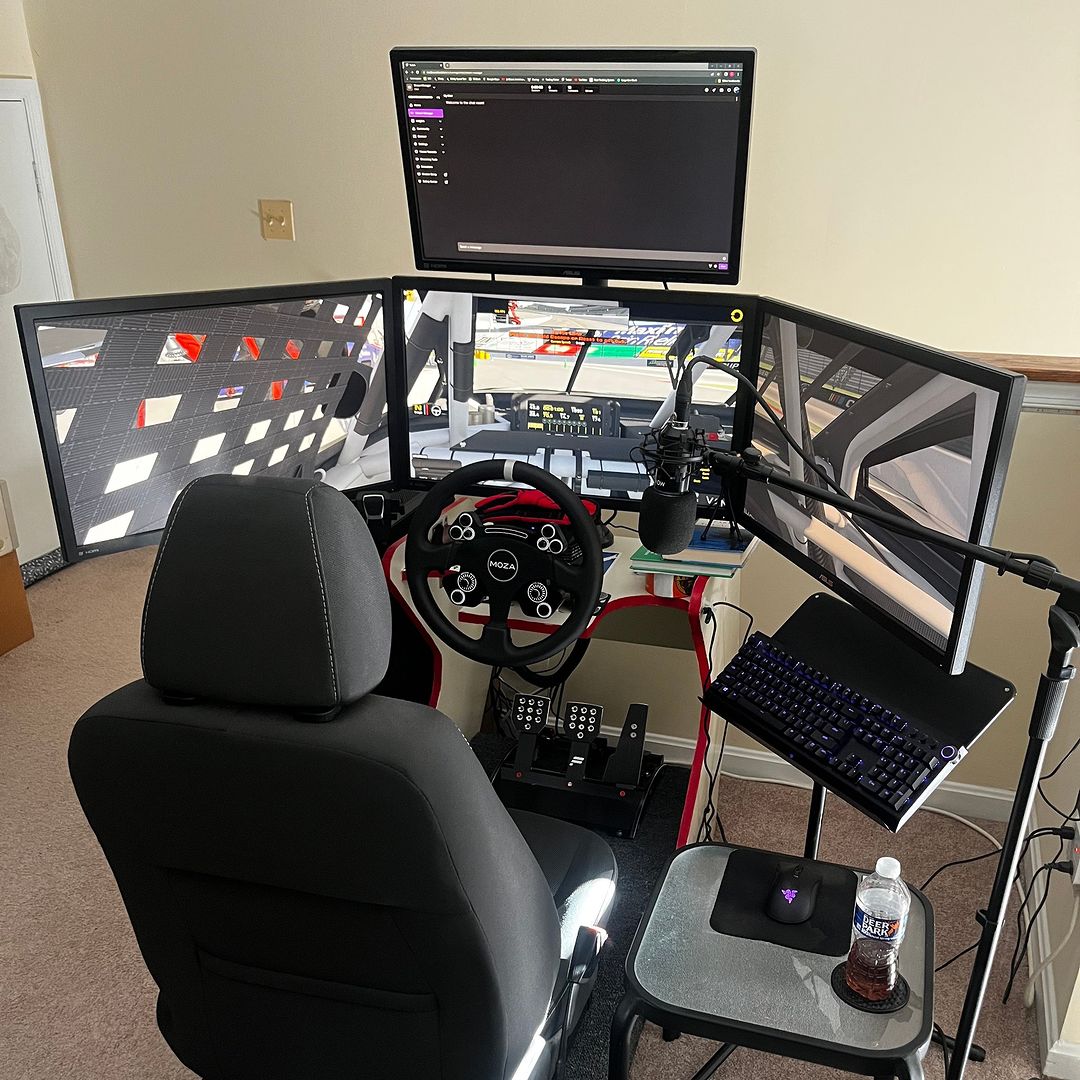 Ein riesiges Dankeschön an unsere fantastischen Kunden, die ihre epischen Sim-Racing-Setups geteilt haben! Stellen Sie sich nur vor: Nach einem langen und anstrengenden Arbeitstag kommen Sie nach Hause, und dieses unglaubliche Setup erwartet Sie!!🏎️

#mozaracing #SimRacing