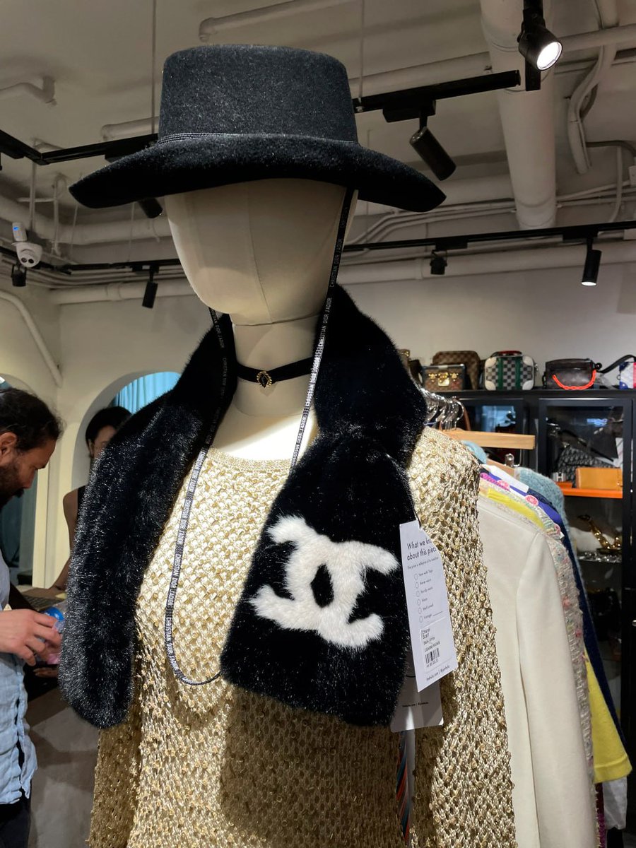 ThayrJbr's tweet photo. Today came out shopping, visited a lot of stores do not know what to buy clothes. https://t.co/MFZwDVCVM8