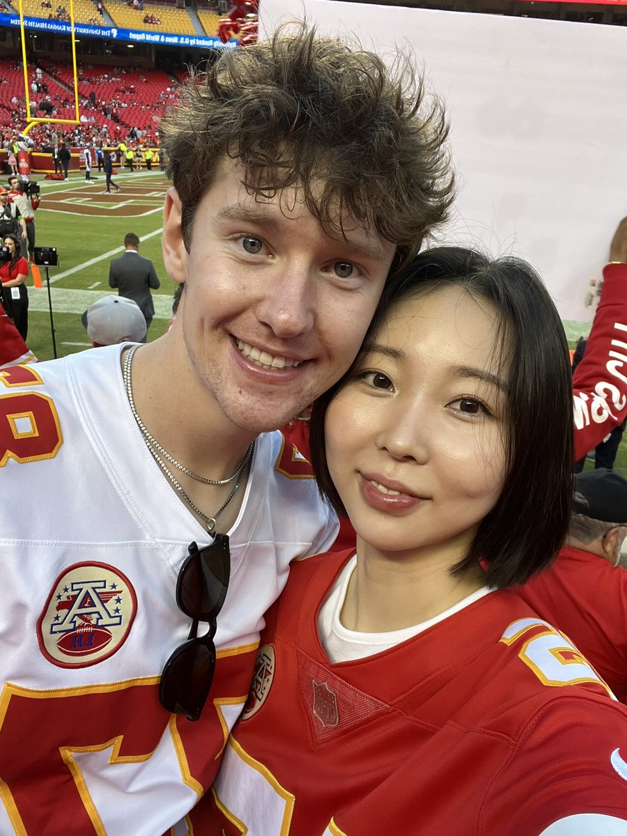 Masterfish77's tweet image. First day in U.S and first Chiefs game. #chiefskingdom