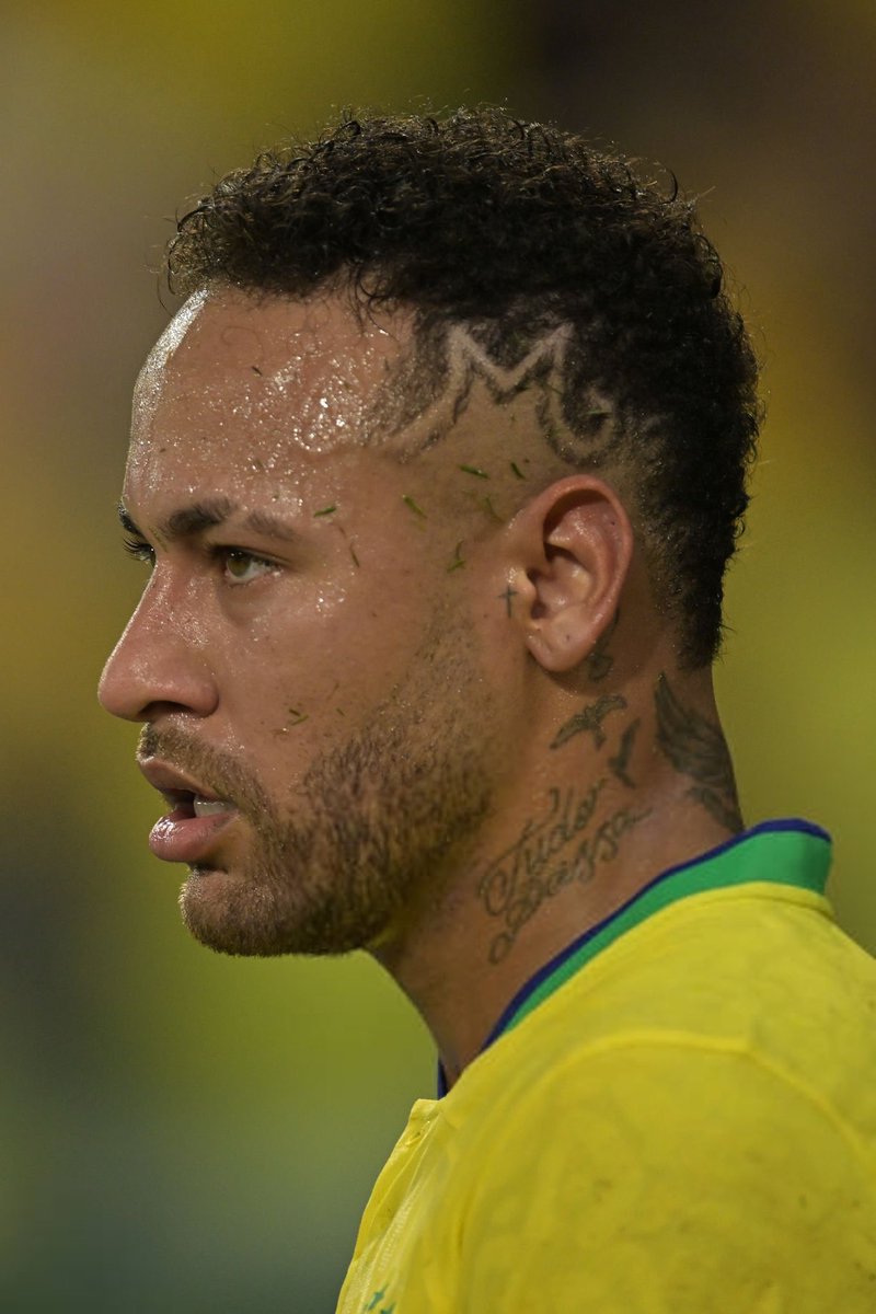 Neymar Jr.

O maior assistente por seleções na história. 🇧🇷🔥