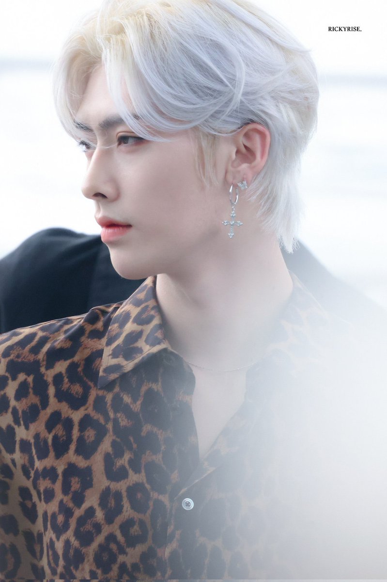 rickyonlyfan's tweet photo. 보통 이런 느낌의 사진은 짝사랑 시점 같지 않나
리키는 이걸 파파라치컷처럼 보이게 하네… https://t.co/81KRuAw9fT