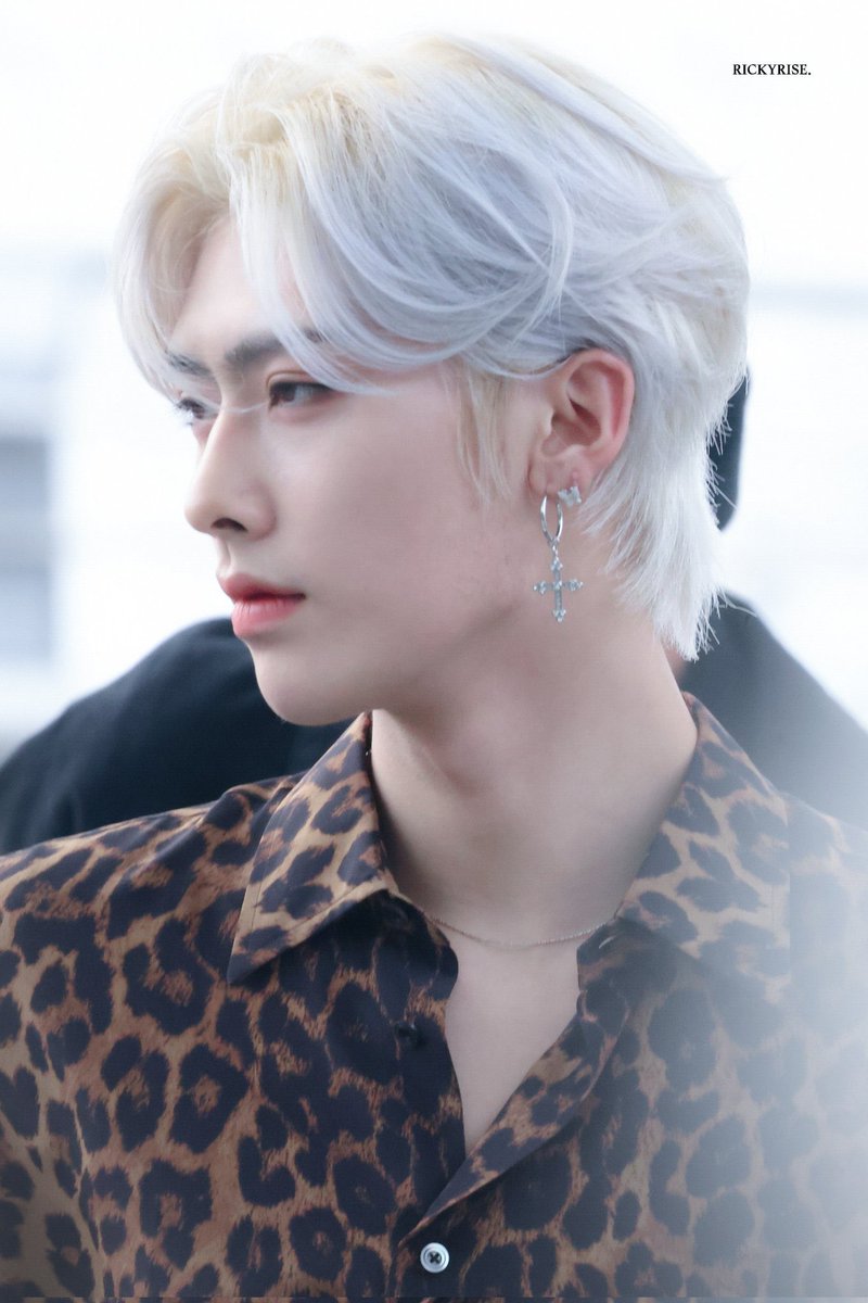rickyonlyfan's tweet photo. 보통 이런 느낌의 사진은 짝사랑 시점 같지 않나
리키는 이걸 파파라치컷처럼 보이게 하네… https://t.co/81KRuAw9fT