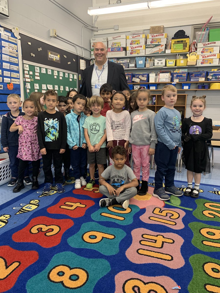 ClockerTalk's tweet photo. As @AshlandSuper and I walked down the hall today, one of my kindergarten friends came out to tell me I needed to visit her classroom. She and her classmates filled my bucket with a gift of homemade cards and drawings. It was the highlight of my week. #180DaysOfConnection https://t.co/JSeGW9xgPy