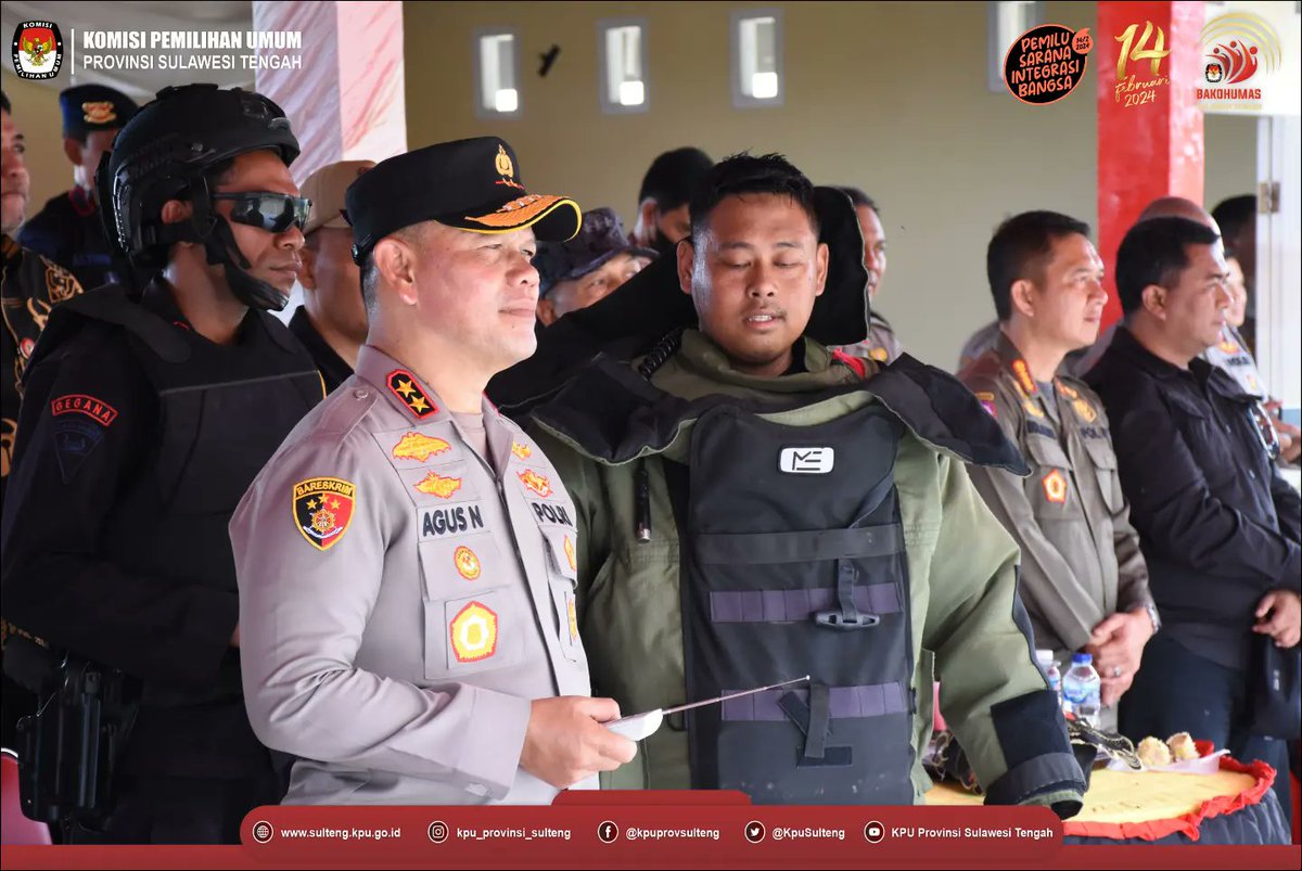 KpuSulteng's tweet photo. #TemanPemilih, Ketua KPU Sulteng, Risvirenol menghadiri Pelatihan Sistem Pengamanan Komando Taktis (SISPAMKOTA), Kamis (12/10/23).

Kegiatan diselenggarakan oleh Polda Sulawesi Tengah dalam rangka kesiapan Pengamanan Pemilu 2024 di Sulawesi Tengah.

#KPUMelayani
#PemiluSerentak https://t.co/o4dP9EuqbR