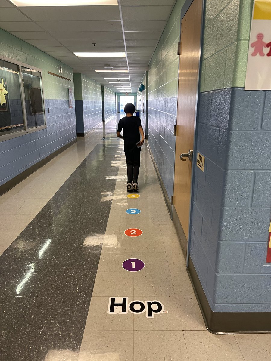 GloriaJCSL's tweet photo. Caught these @HHESHUSKIES on our recently installed @FitandFunPlay #sensorypathways #hop #balance #moonpose #brainbreaks @MCPSCommunitySc https://t.co/ZyXbYS56Fh