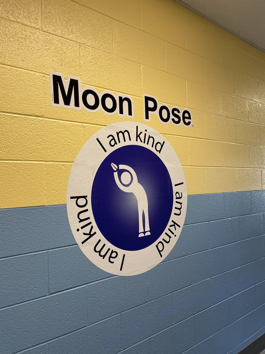 GloriaJCSL's tweet photo. Caught these @HHESHUSKIES on our recently installed @FitandFunPlay #sensorypathways #hop #balance #moonpose #brainbreaks @MCPSCommunitySc https://t.co/ZyXbYS56Fh