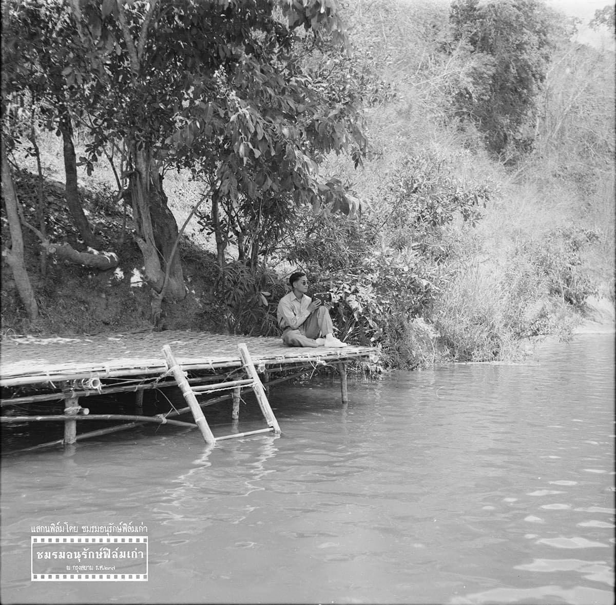 13 ตุลาคม วันคล้ายวันสวรรคต พระบาทสมเด็จพระบรมชนกาธิเบศร มหาภูมิพลอดุลยเดชมหาราช บรมนาถบพิตร

น้อมรำลึกในพระมหากรุณาธิคุณเป็นล้นพ้นอันหาที่สุดมิได้
#คิดถึงพระองค์สุดหัวใจ
#วันนวมินทรมหาราช 

Cr. ขอบคุณภาพจากชมรมอนุรักษ์ฟิลม์เก่า
