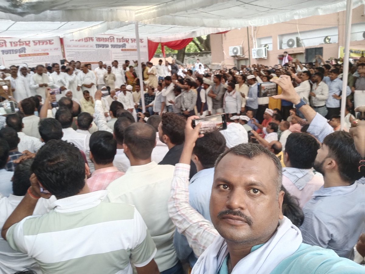 yadavrakesh475's tweet photo. पहचानिए इस भीड़ को, हम पिकनिक मनाने लखनऊ नही आए थे,हमारे 21 सूत्रीय मांगों कोई भी ऐसा नही है जिसे पूरा करने में दिक्कत हो।यदि 16 को कोई सकारात्मक परिणाम नही निकला तो फिर आयेंगे हम।
#Respect_Teacher
प्राथमिक शिक्षक संघ जिंदाबाद।
डॉ0 दिनेश चंद्र शर्मा जिंदाबाद।
@DrDCSHARMAUPPSS https://t.co/TJMRSOE8a7