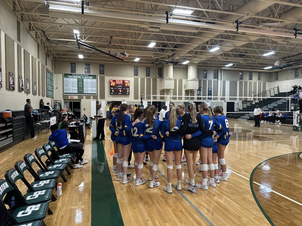 marianathletics's tweet photo. TIMEOUT! Marian with a 23-22 lead in set 4 against the Arrows! #FINISH https://t.co/uCoXtoBVdn