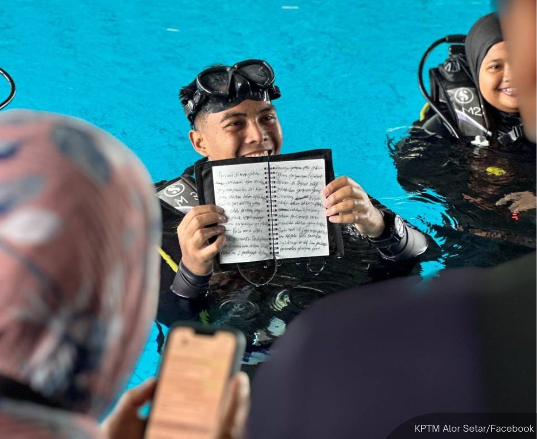 NewsBFM's tweet photo. 1. Ahmad Fudhail Ahmad Kenedi, 20, has made it into the Malaysia Book of Records for "The First Underwater Essay Writing By An Individual".

The Kolej Poly-Tech MARA Alor Setar student composed a Malay language essay of 350 words within an hour and 34 minutes. https://t.co/oigWAJgjiD