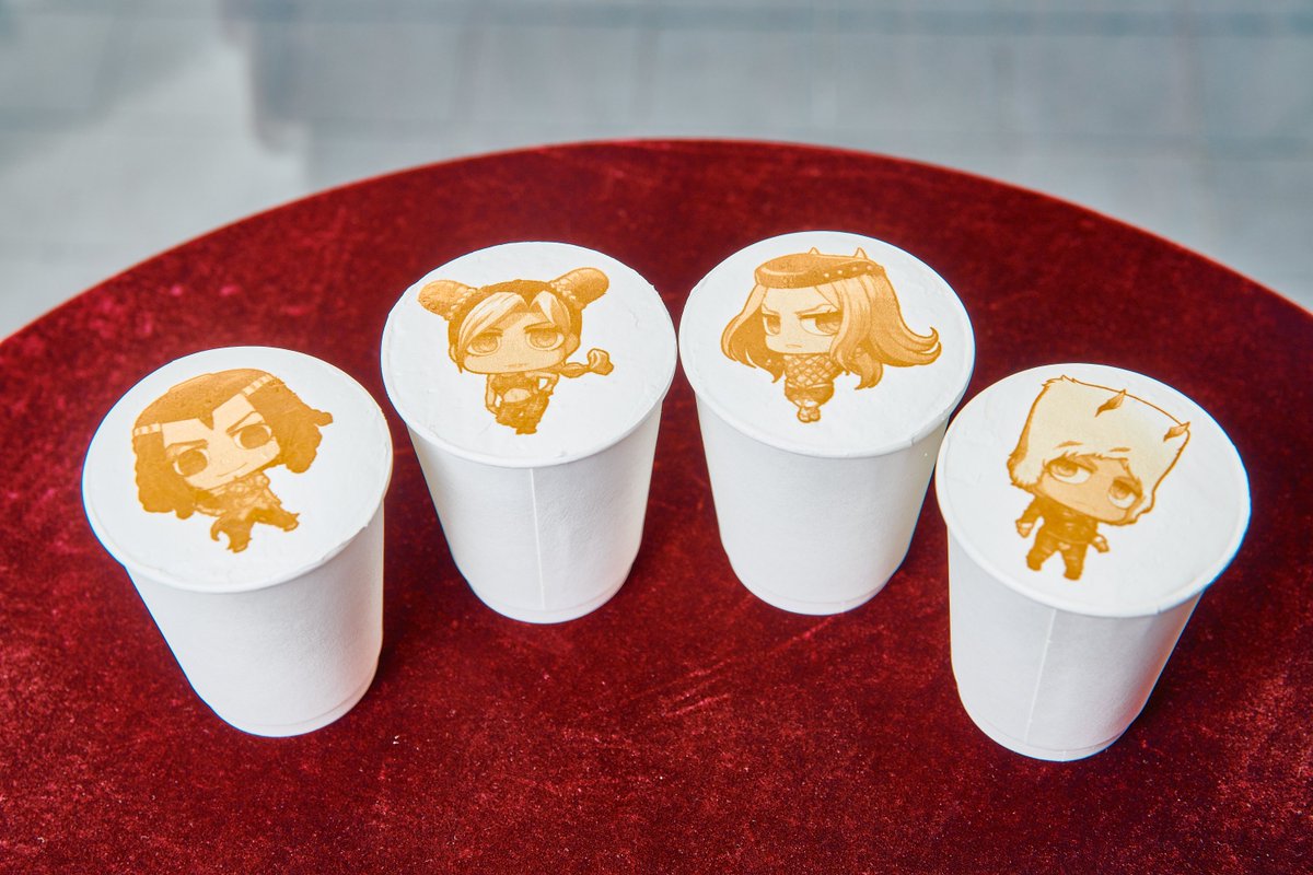 realdgame's tweet photo. ／
#ジョジョ脱出🦋
カフェメニューも公開ッ！
＼

#東京ミステリーサーカス 「HIMITSU COFFEE」にて
キャラクターが選べるカフェ・ラテ・アート販売☕️
ナルシソ・Aやウェザー・Rをイメージしたドリンクも販売☁️
各ドリンク購入ごとにランダムでコースターももらえます✨
https://t.co/o196m9QbSC https://t.co/mRzXVt6GJB