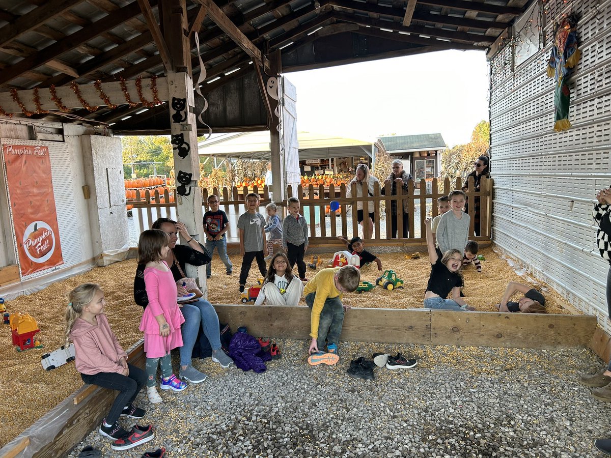 Kindergarten Family night at the Pumpkin Patch fun at Hidden Creek Farms #itsworthit #theSlate